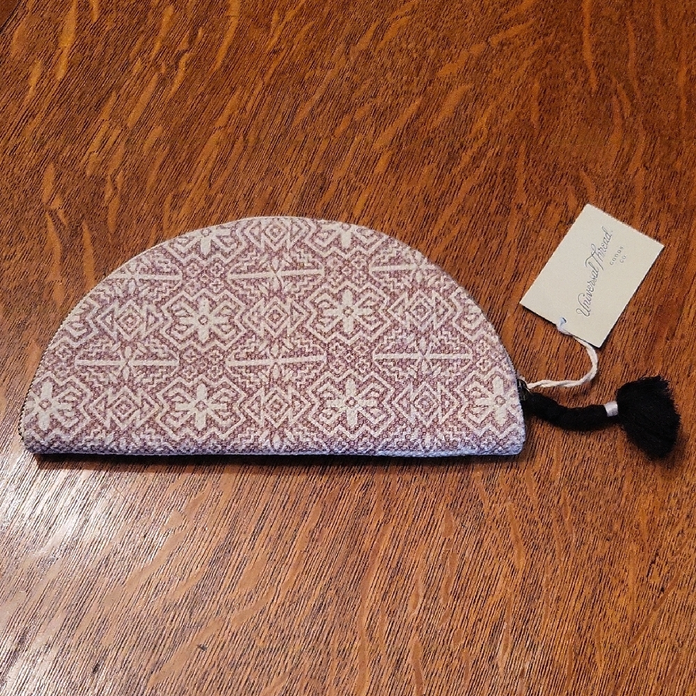 Universal Thread Beige and Cream Clutch